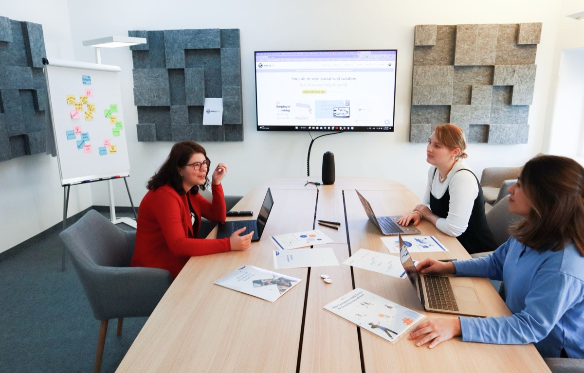 K-POP-Team in Strategie-Meeting