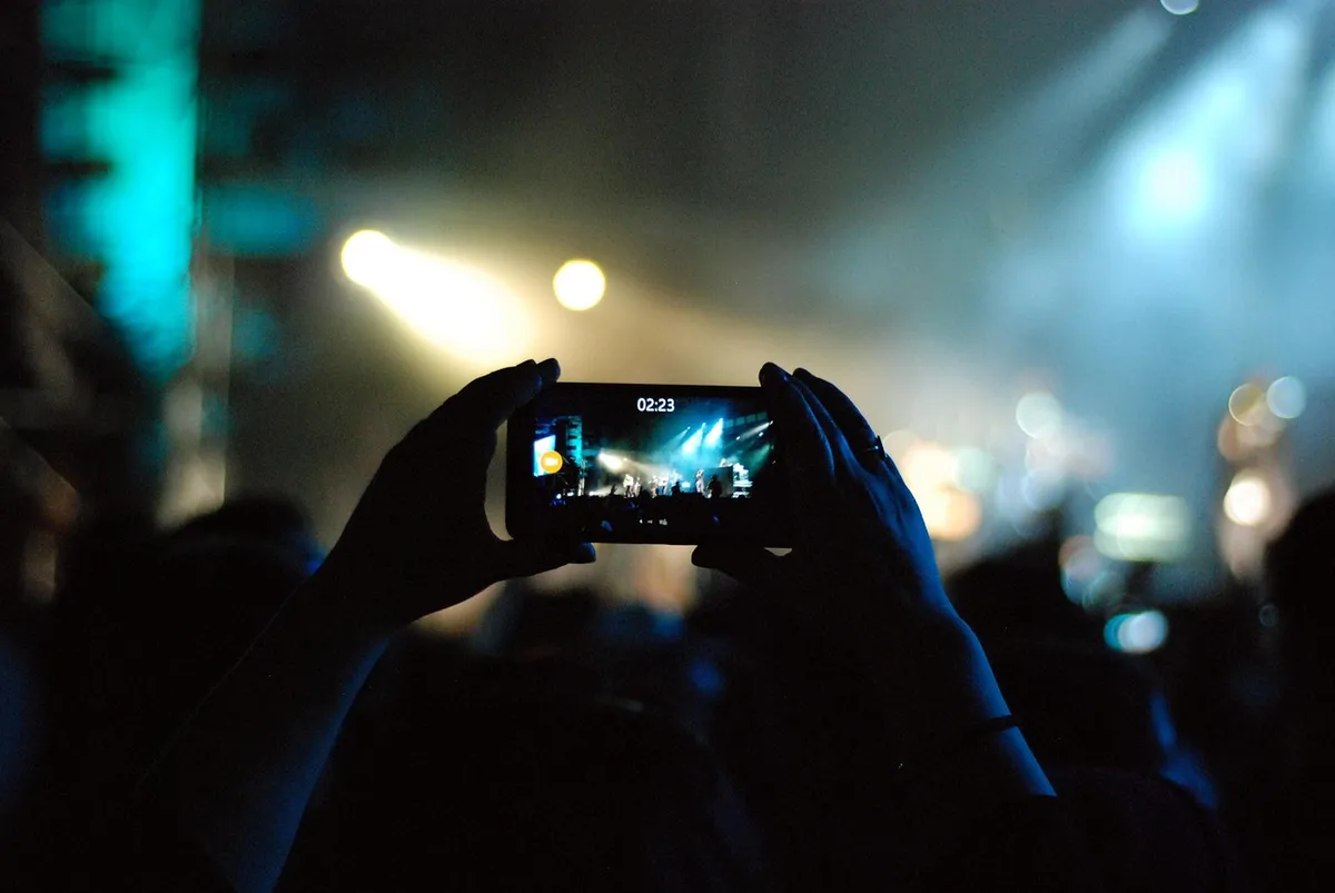 mobile phone, concert, record, video, recording, video recording, stage, festival, lights, party, people, smartphone, stage lights, audience, crowd, video, vide