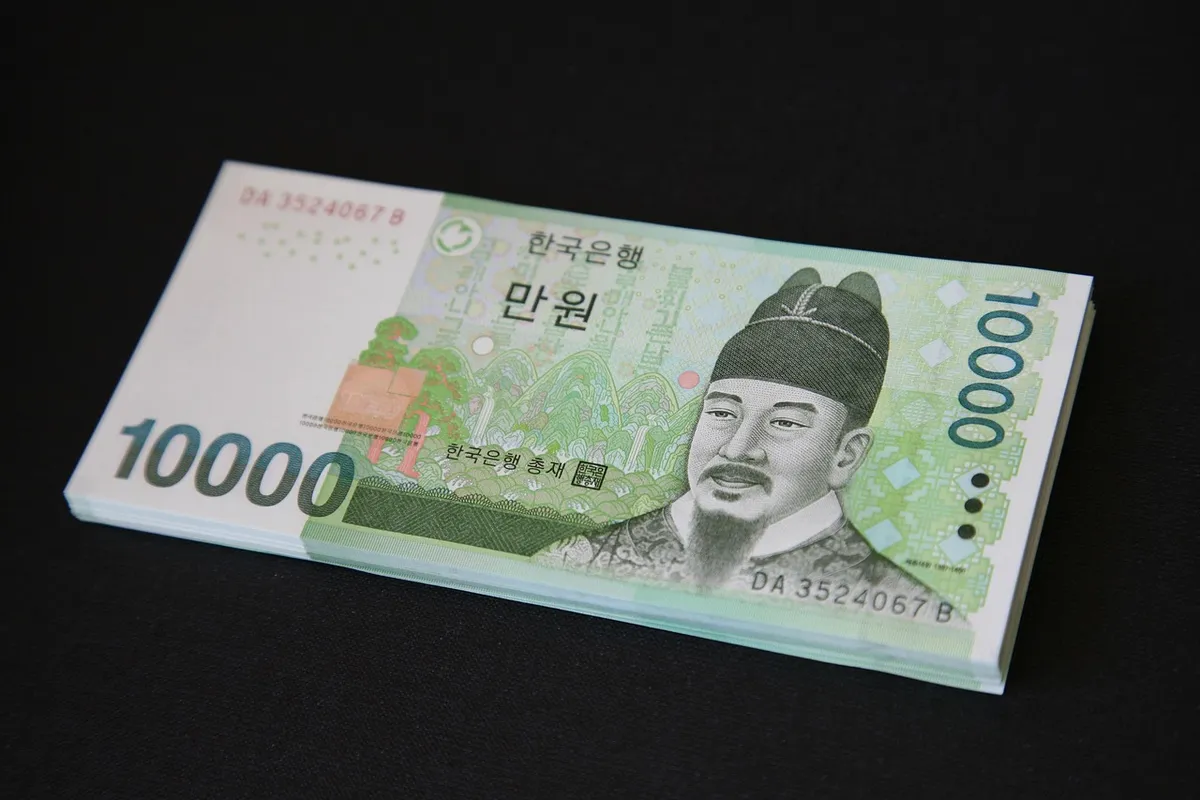 お金、ドン、10,000ウォン、十万ウォン、韓国のお金、韓国、大韓民国