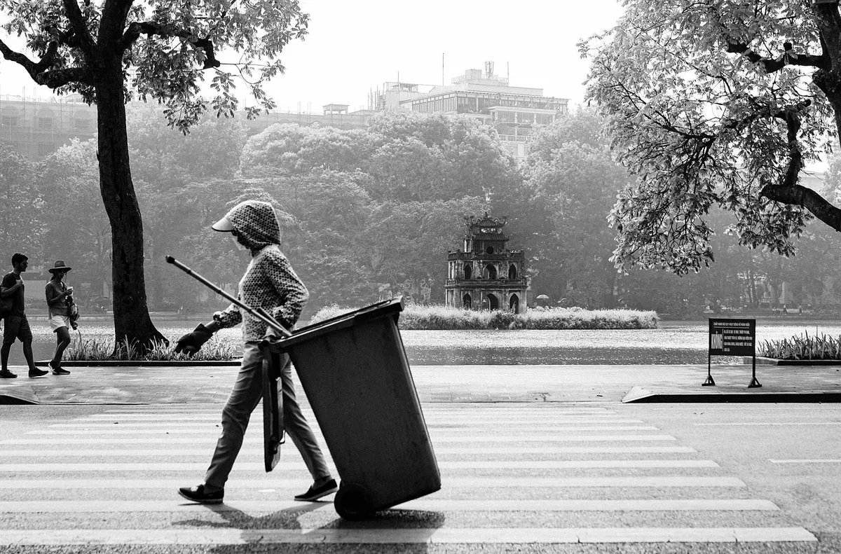 road, garbage bin, vietnam, hanoi, sword lake, street photography, black and white, garbage bin, street photography, street photography, street photography, str